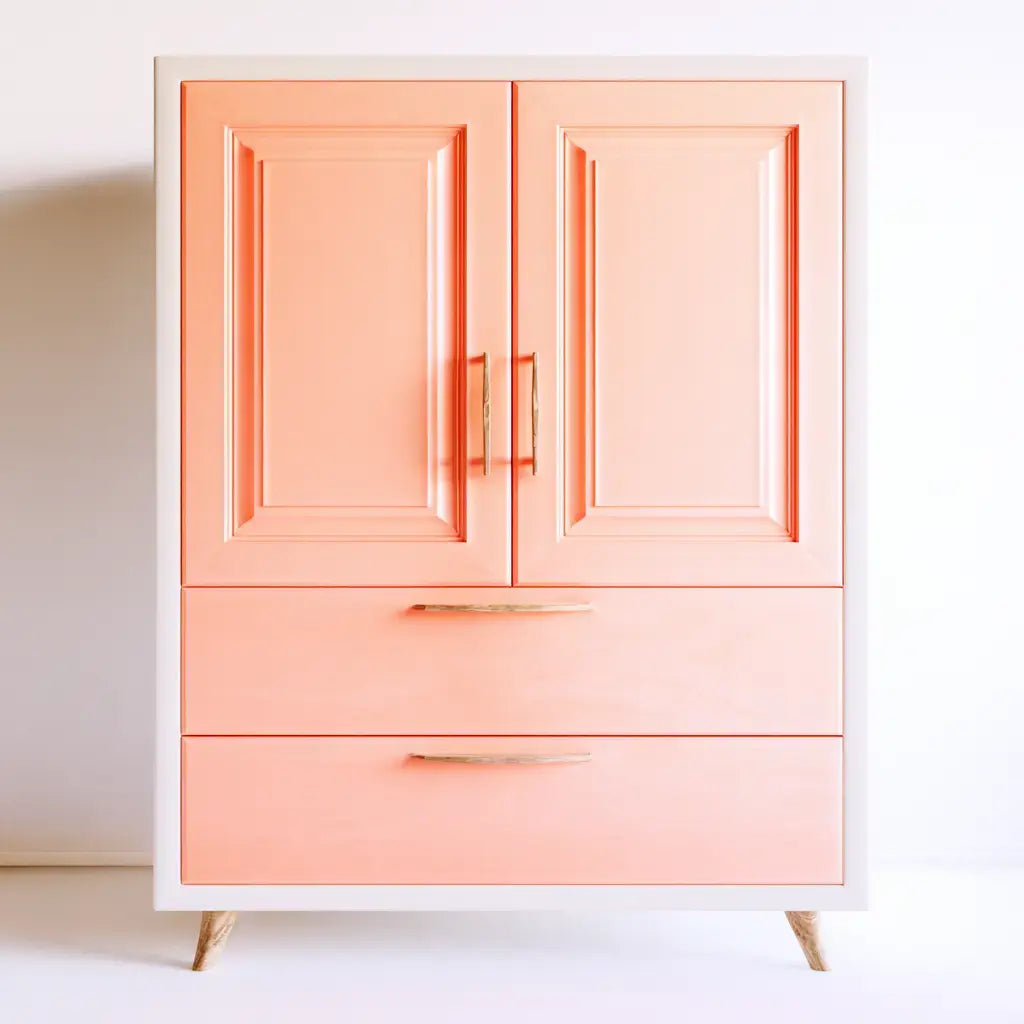 Armario con puertas molduradas y cajones bajos - rosa